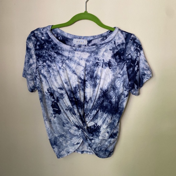 Tops - Blue tie dye cropped tee